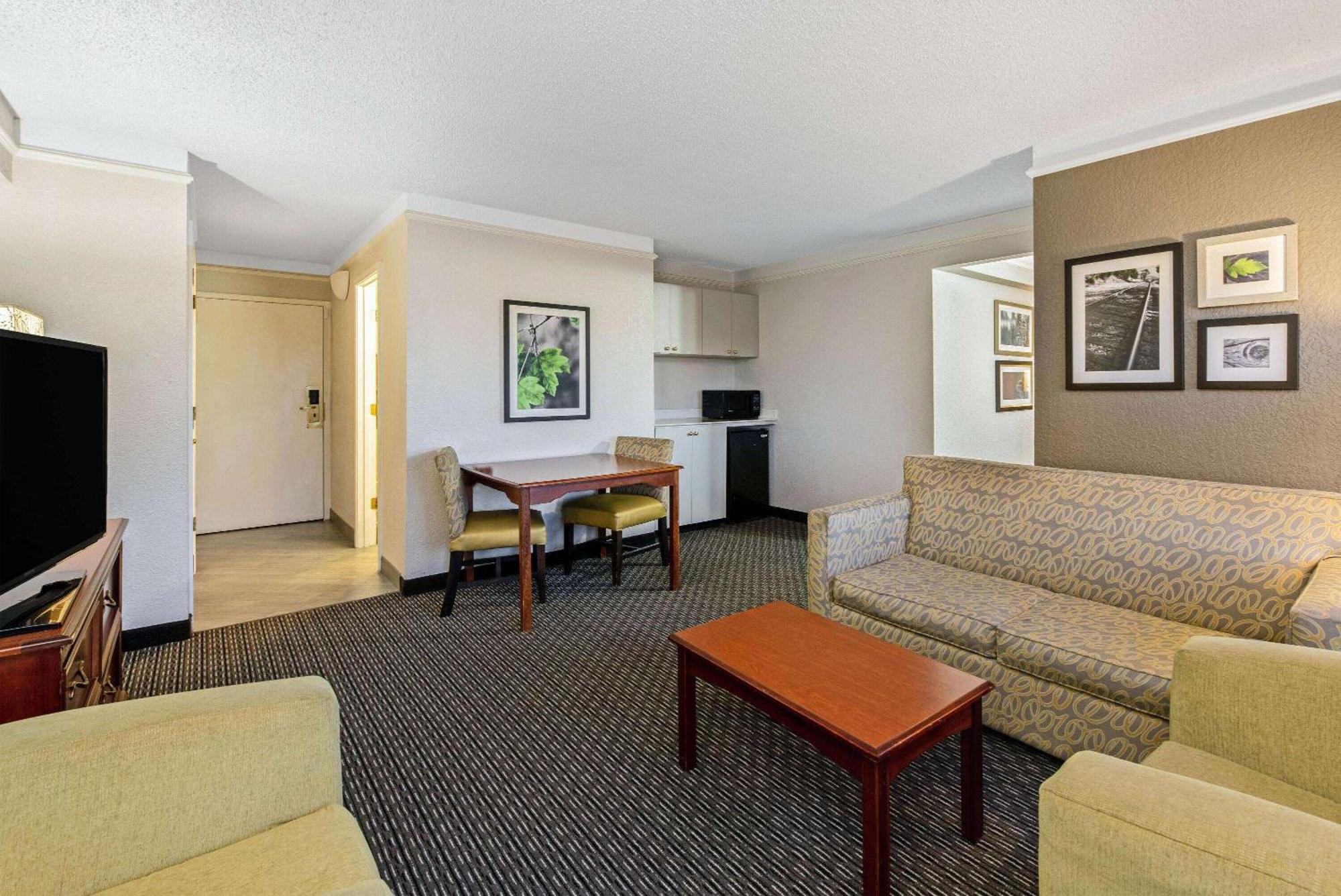 La Quinta By Wyndham New Orleans Airport Hotel Kenner Buitenkant foto