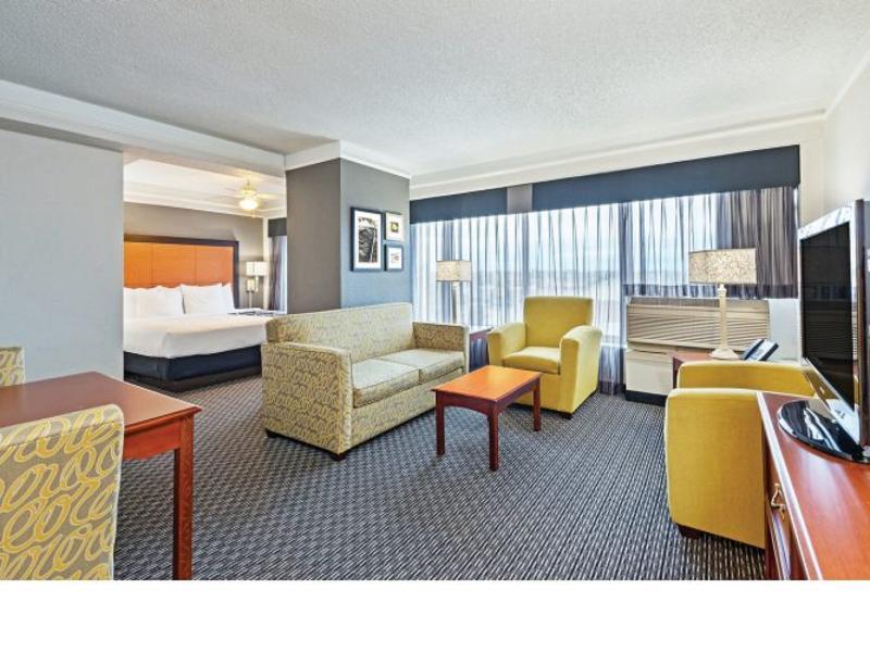 La Quinta By Wyndham New Orleans Airport Hotel Kenner Buitenkant foto