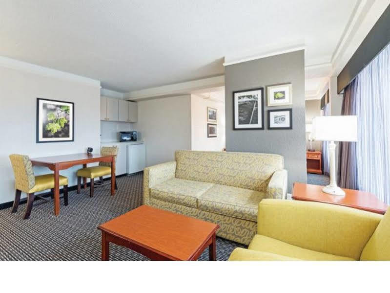 La Quinta By Wyndham New Orleans Airport Hotel Kenner Buitenkant foto